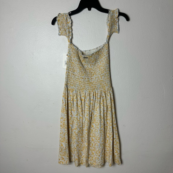 BILLABONG
Keep It Sweet Smocked Off shoulder dress - Picture 5 of 11